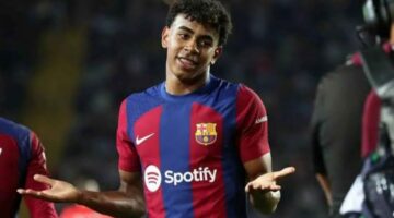 فيديو مُسرب لوالد يامال بقميص ريال مدريد يُثير غضب جماهير برشلونة