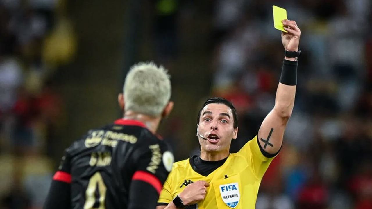 تأثير قانون إهدار الوقت الجديد على نتيجة مباراة في الدوري البرازيلي.. شاهد الفيديو