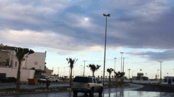هطول أمطارٍ غزيرة واصطحابها لرياحٍ عاتية تضرب منطقة الباحة