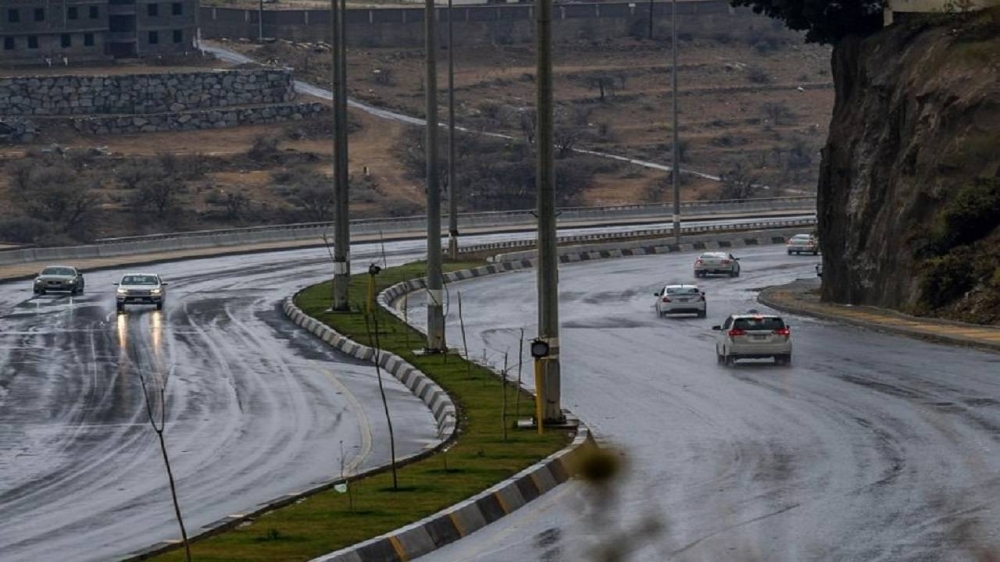 تحذير من هطول الأمطار المصحوبة بالصواعق الرعدية في منطقة عسير