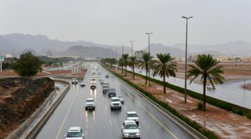 عاصفة ممطرة ورياح قوية تضرب منطقة حائل