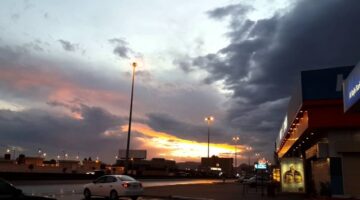 حالة الطقس: سحب رعدية ورياح نشطة تغطي عدة مناطق مع سماء غائمة
