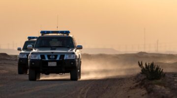 شرطة الإمارات تعتقل شخصين بتهمة ترويج الشبو وتضبط محاولة تهريب أقراص دواء ممنوعة