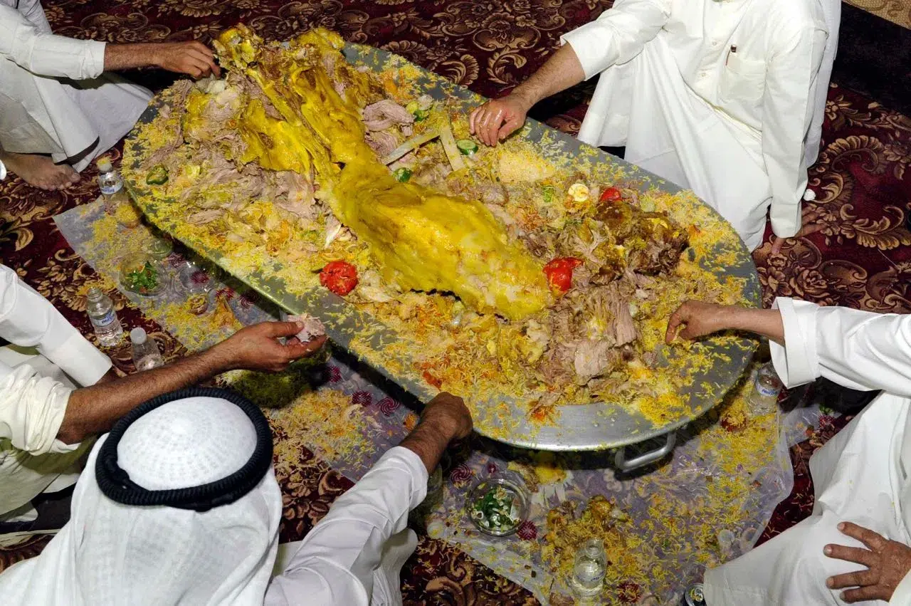 خطباء المساجد يوجهون تحذيرات شديدة من مخاطر الإسراف والتبذير في الأنفاق والموارد